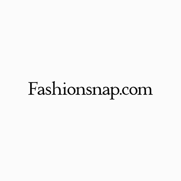 ウェブマガジン"Fashionsnap.com"にて"PARADOX"のコレクションが掲載されました。